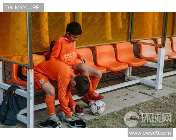 亲戚足球球星们的传奇故事与成就回顾,探索他们背后的奋斗与荣耀 亲戚足球球星们的传奇故事与成就回顾,探索他们背后的奋斗与荣耀