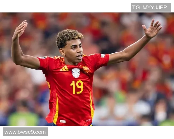 新晋00后足球球星崭露头角 谁将成为未来足坛的新一代巨星 新晋00后足球球星崭露头角 谁将成为未来足坛的新一代巨星