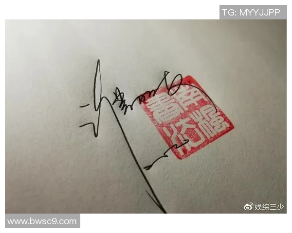 足球女神球星签名照曝光 网红美女与赛场风采完美融合