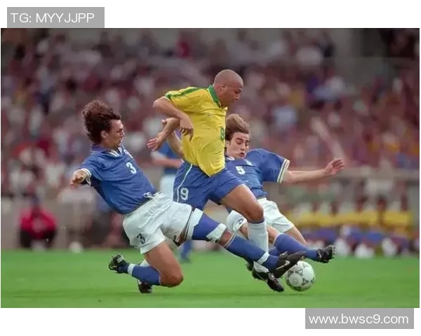 足球巨星撞击地球引发全球灾难人类命运岌岌可危 足球巨星撞击地球引发全球灾难人类命运岌岌可危