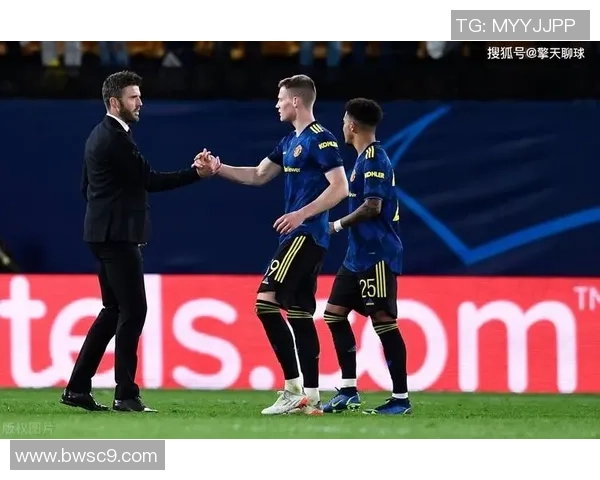 足球星球场上的情侣究竟是谁 他们的故事引发球迷热议