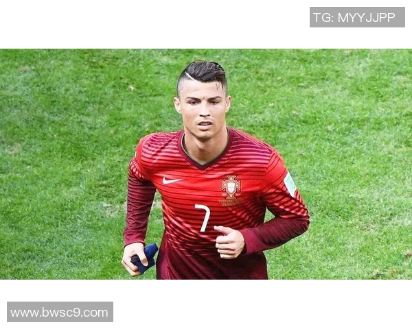 三大英文字母足球球星的成长历程与足球风采解析 三大英文字母足球球星的成长历程与足球风采解析